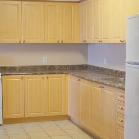 Hotel Laurier - Apartment Style Residence Waterloo Bagian luar foto