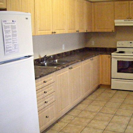 Hotel Laurier - Apartment Style Residence Waterloo Bagian luar foto