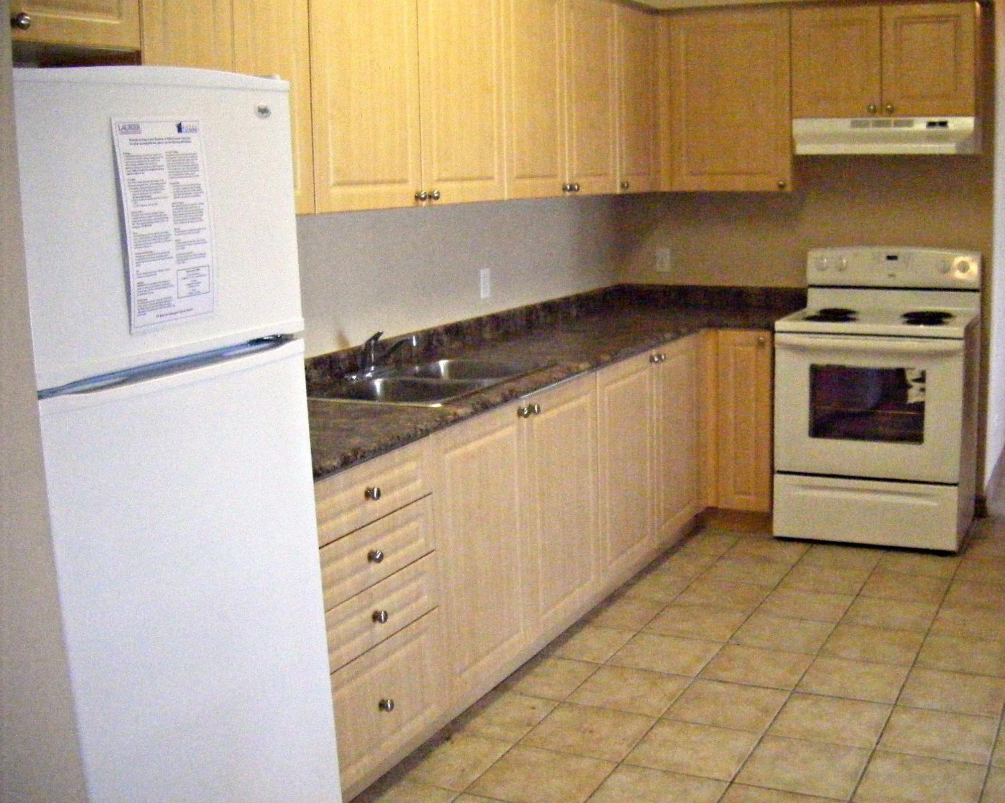 Hotel Laurier - Apartment Style Residence Waterloo Bagian luar foto